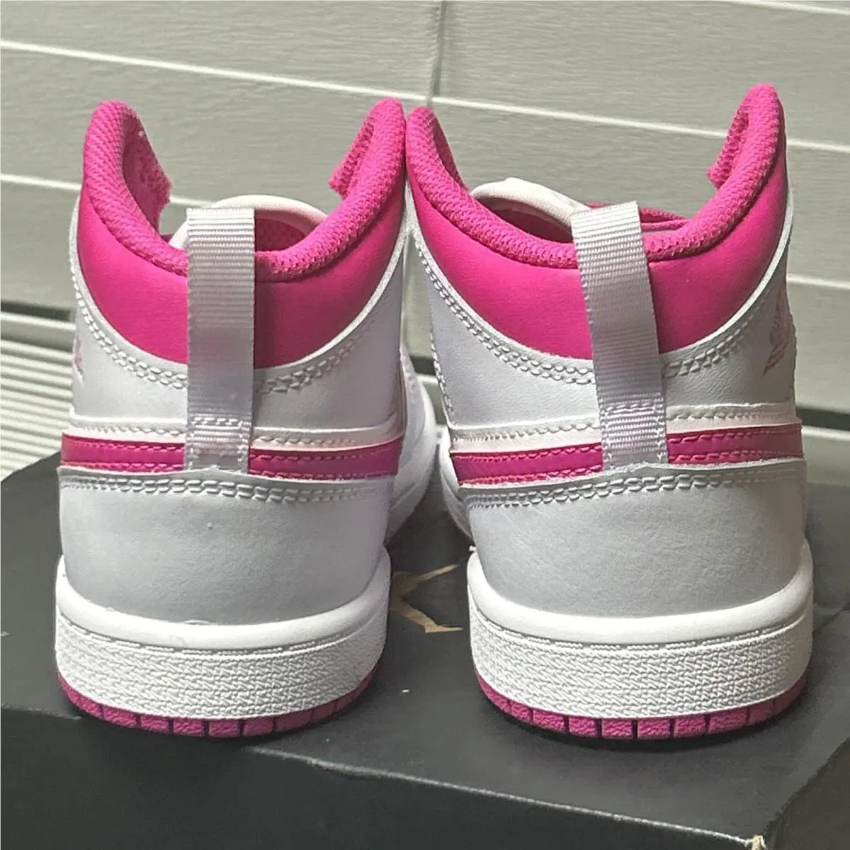 Nike shoes - Air Jordan 1 Mid - Air Mid - Pink 0