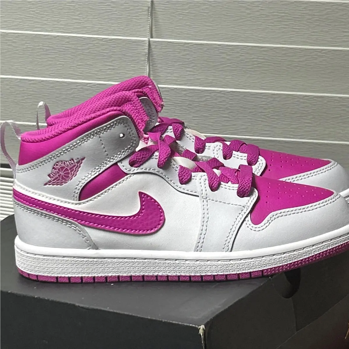 Nike shoes - Air Jordan 1 Mid - Air Mid - Pink 1