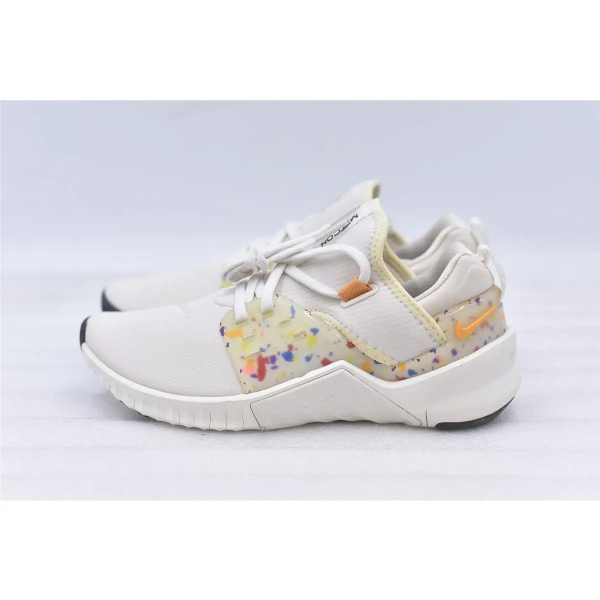 Nike shoes - White (UPC: 193151688552) 1