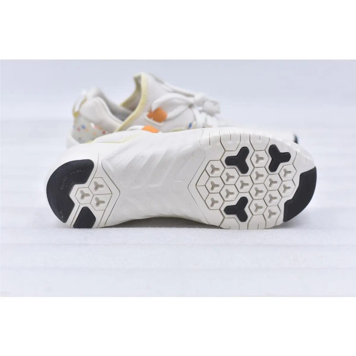 Nike shoes - White (UPC: 193151688552) 4