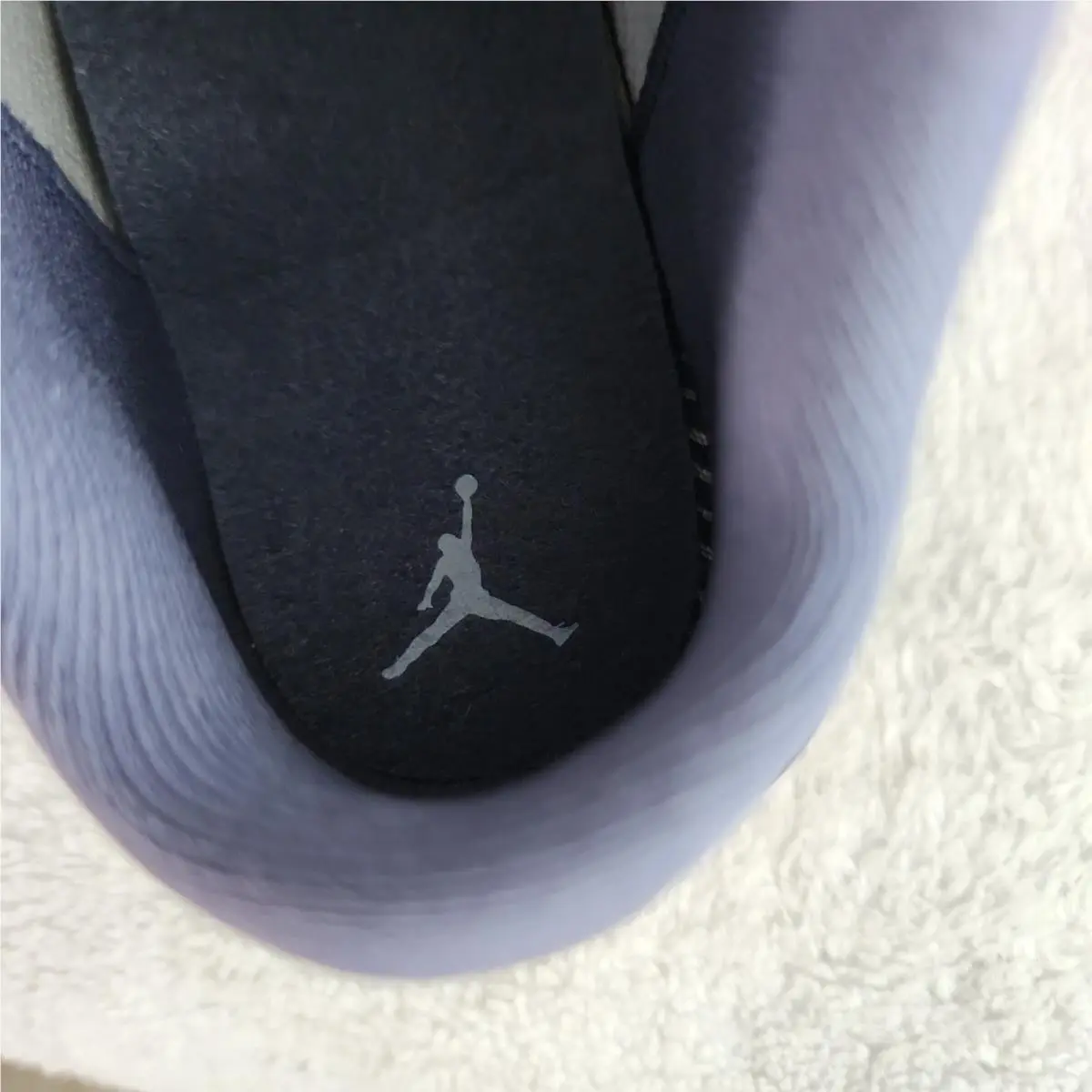 Nike shoes - Air Jordan 11 - Air - White (UPC: 197593812797) 9