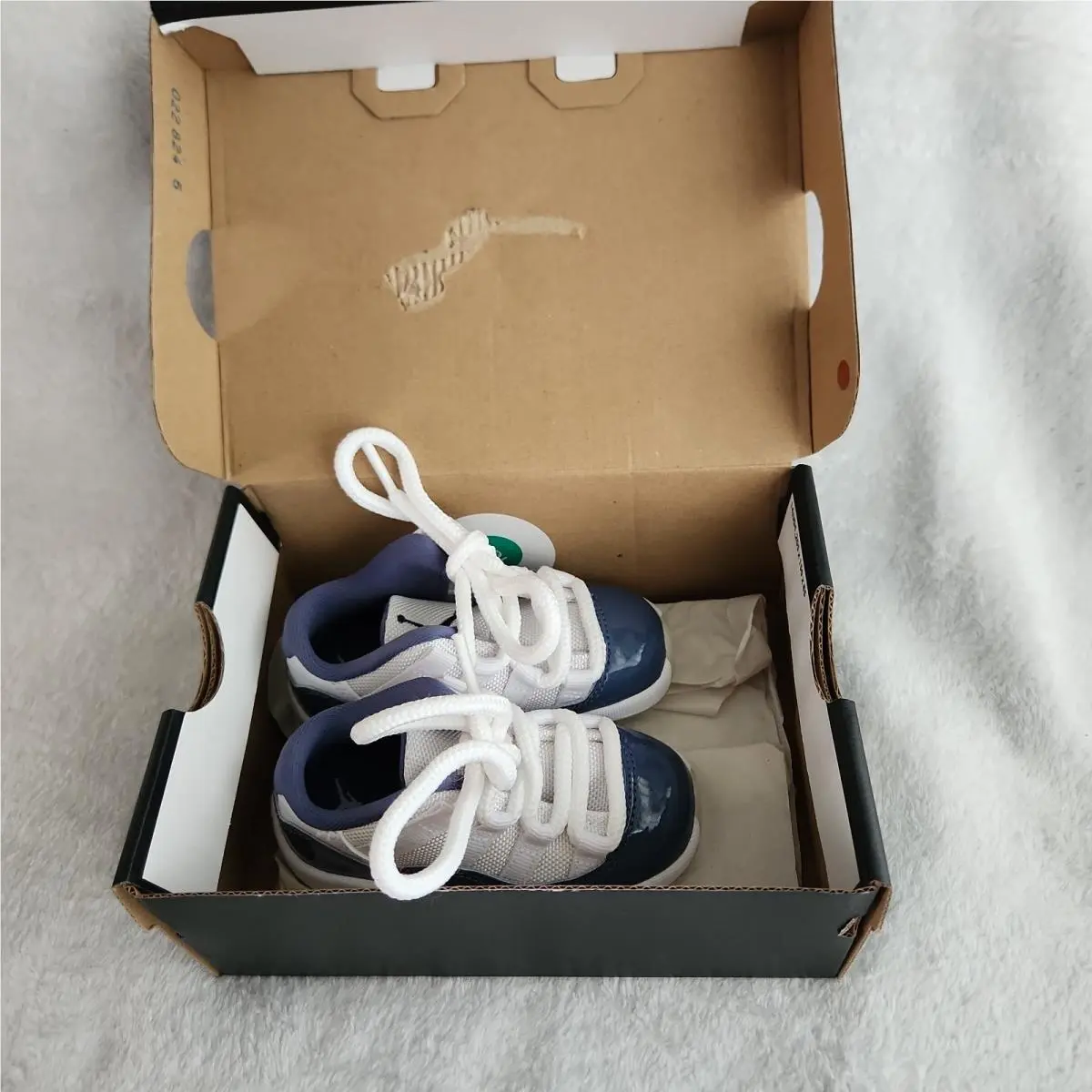 Nike shoes - Air Jordan 11 - Air - White (UPC: 197593812797) 11
