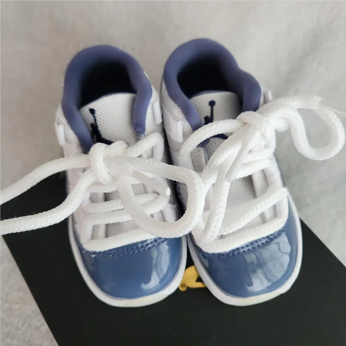 Nike shoes - Air Jordan 11 - Air - White (UPC: 197593812797) 0