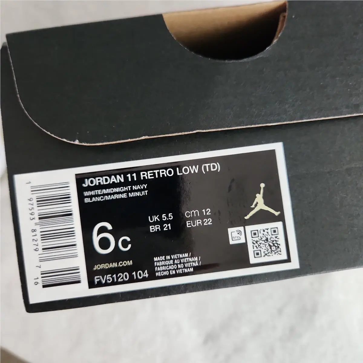 Nike shoes - Air Jordan 11 - Air - White (UPC: 197593812797) 4