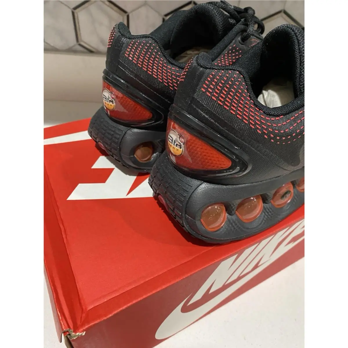Nike shoes - Black/Bright Crimson 1