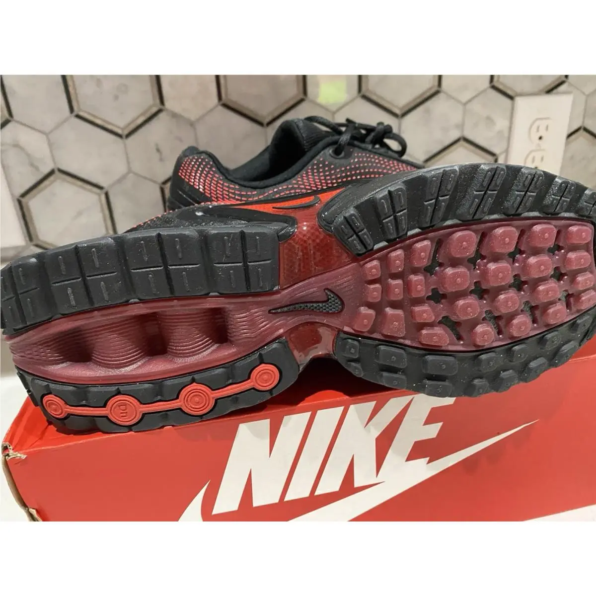 Nike shoes - Black/Bright Crimson 2