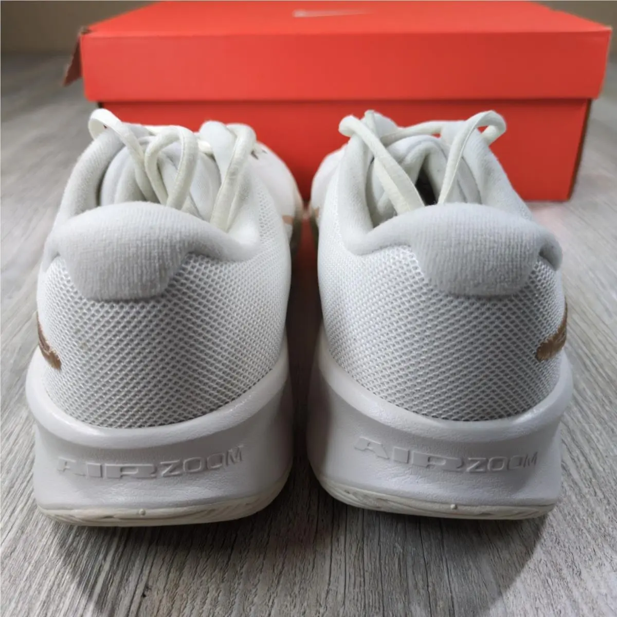 Nike shoes - White 2
