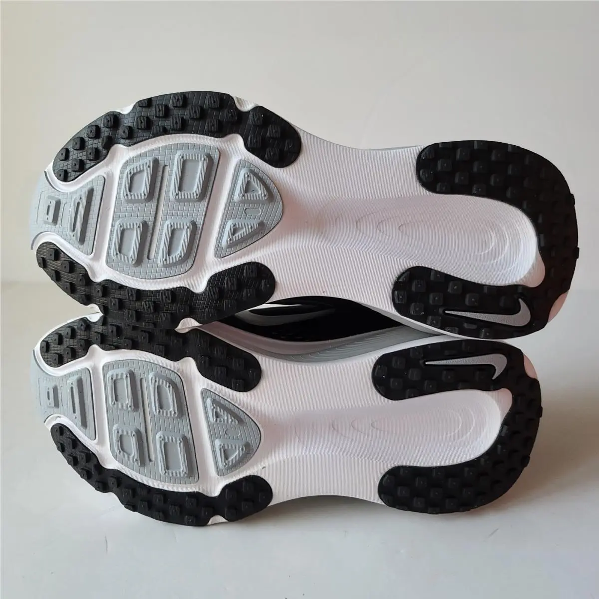 Nike shoes - Nike Vomero 18 - Vomero - IB4032-002 - Black 3