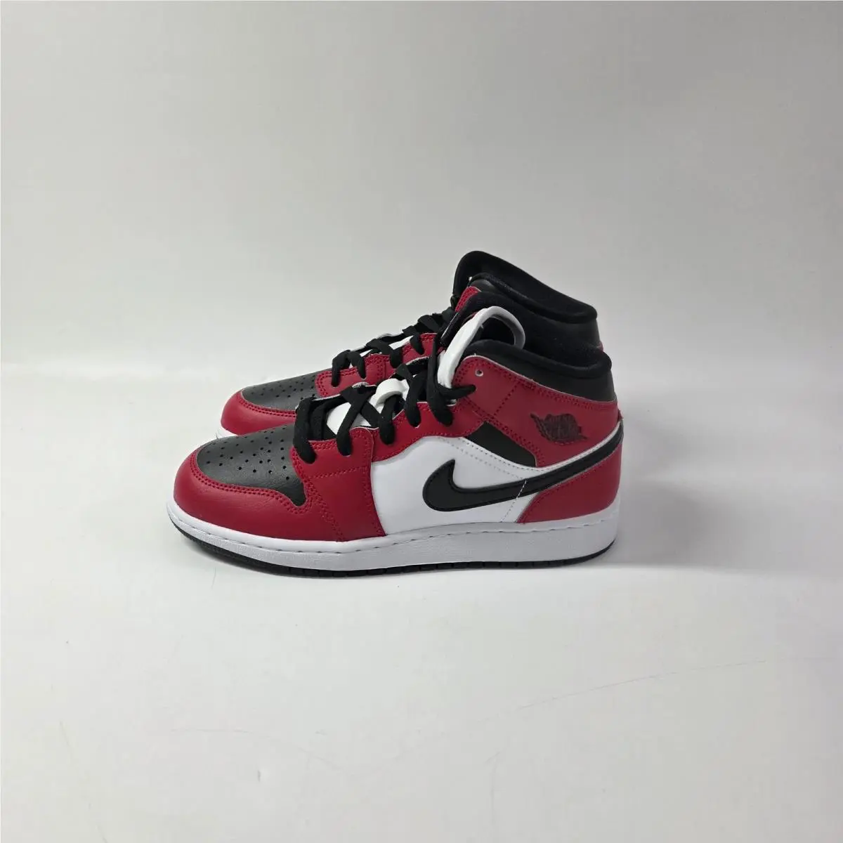 Nike shoes - AIR JORDAN 1 MID - AIR MID - 554725-069 1