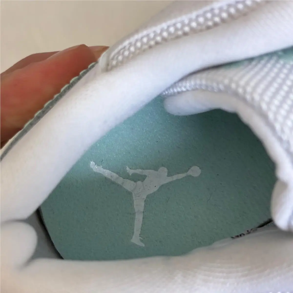 Nike shoes - Jordan 11 Retro Low Igloo - White 3