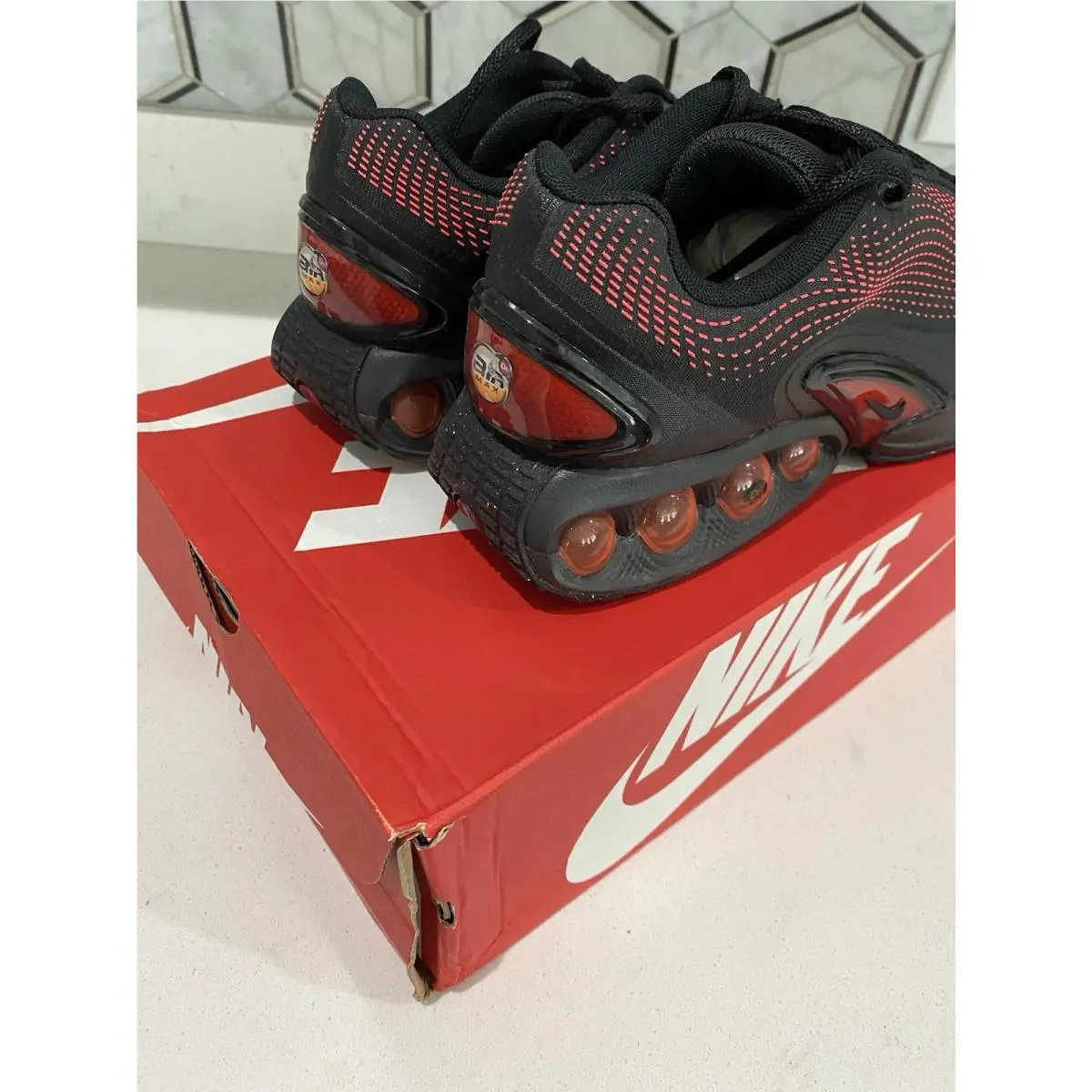 Nike shoes - Black/Bright Crimson 1