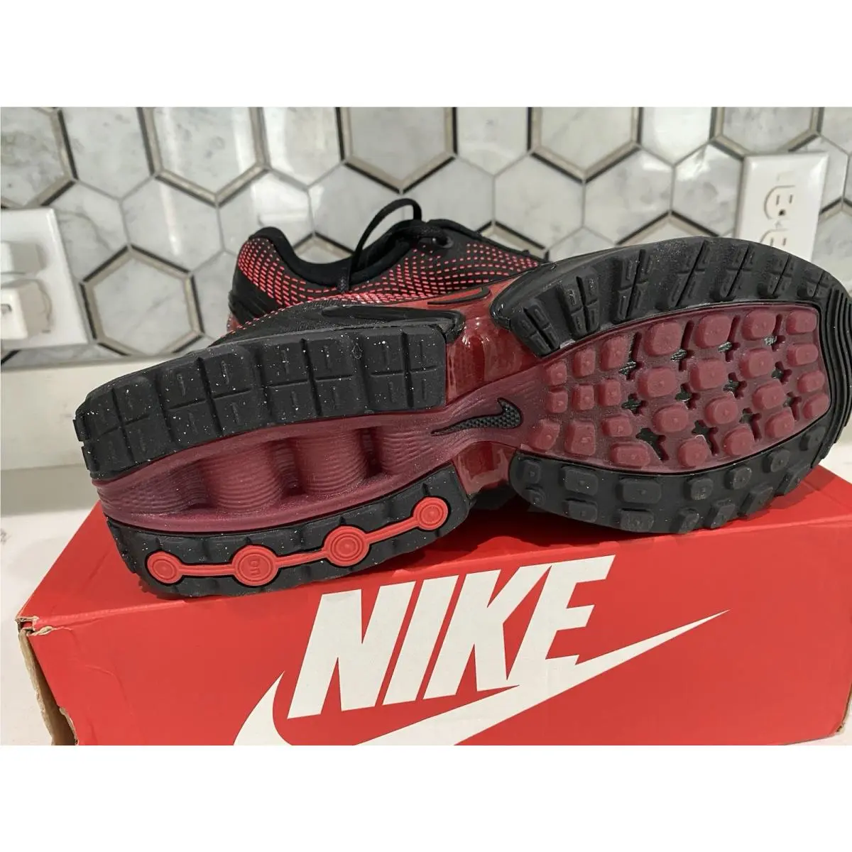 Nike shoes - Black/Bright Crimson 2