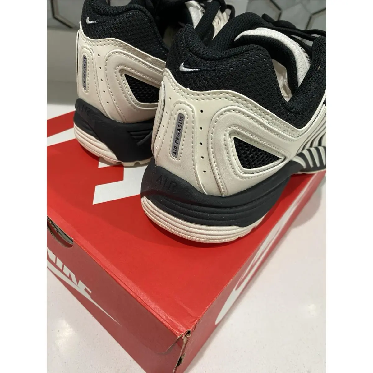Nike shoes - Pale Ivory/MEtallic Silver 1