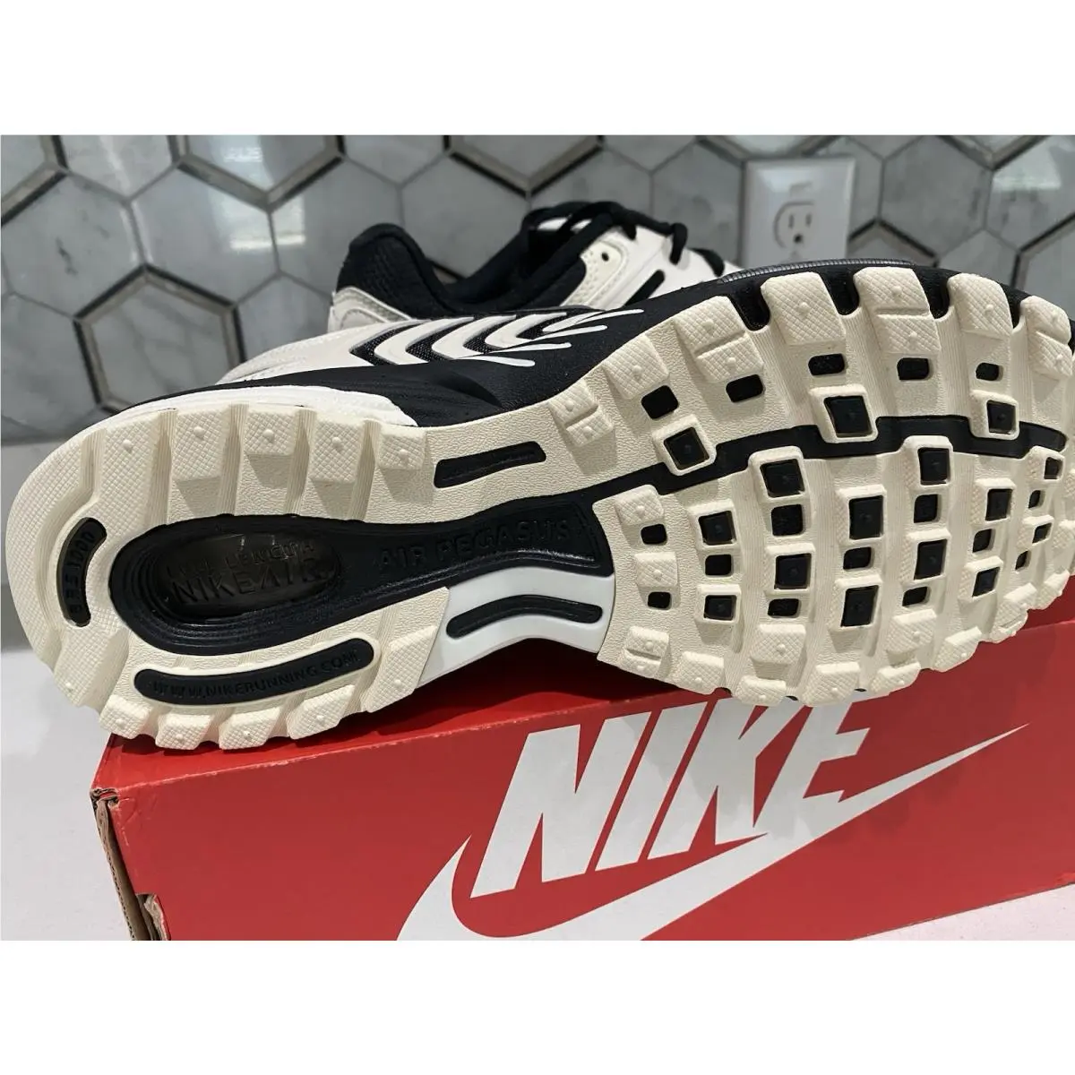 Nike shoes - Pale Ivory/MEtallic Silver 2