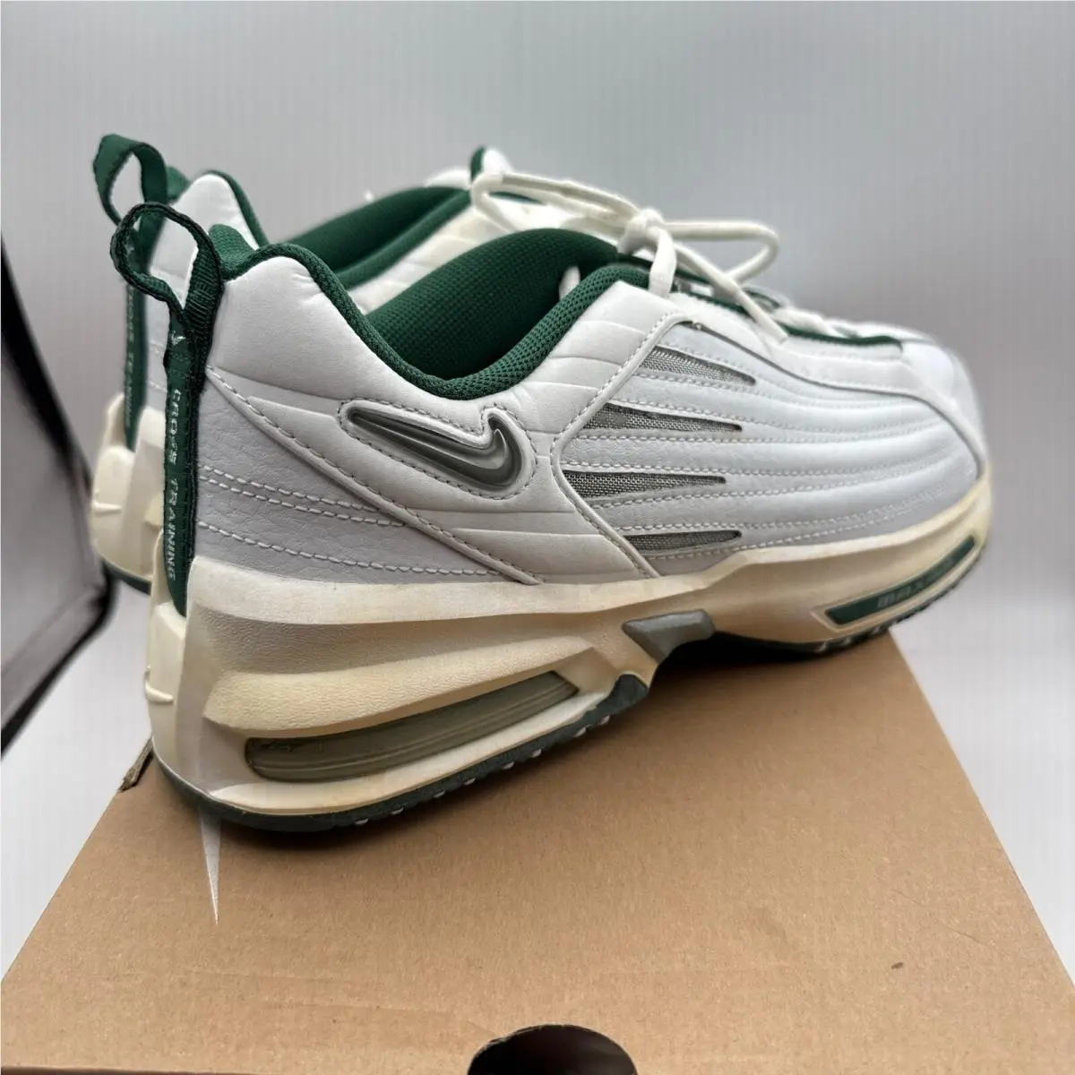 Nike shoes - White 2