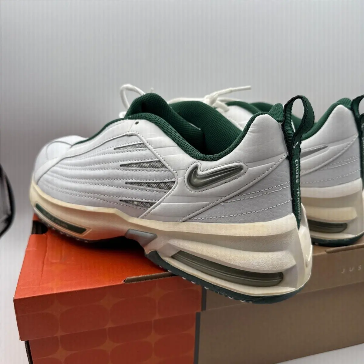 Nike shoes - White 4