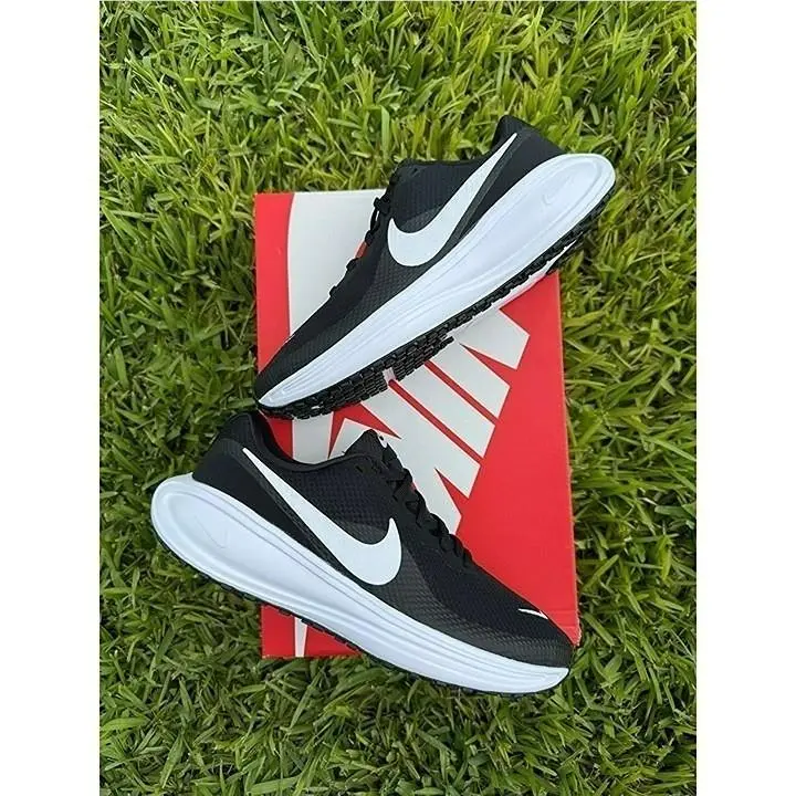 Nike shoes - Nike Revolution - Revolution - black / white 1