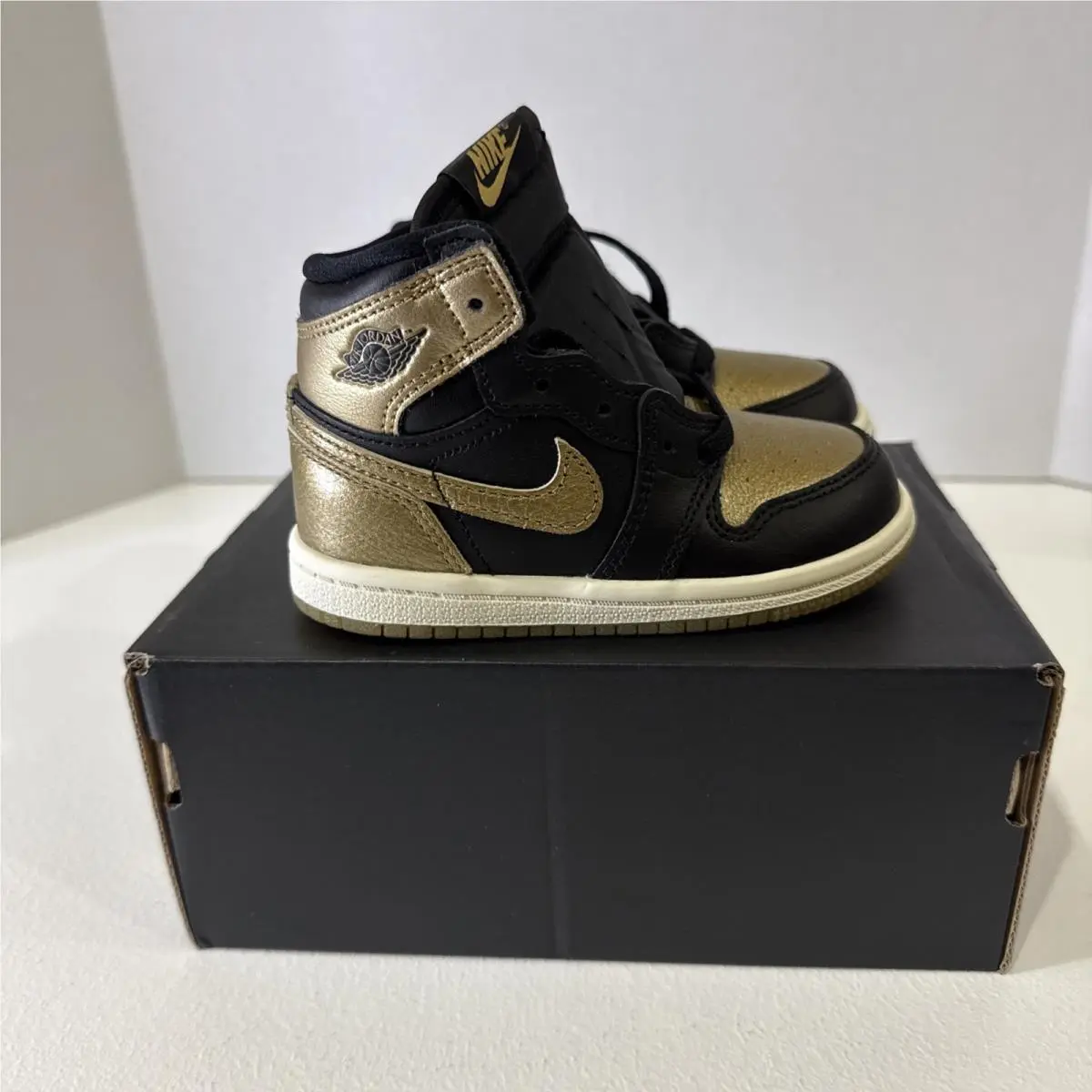 Nike shoes - Air Jordan 1 - Air - Black 2