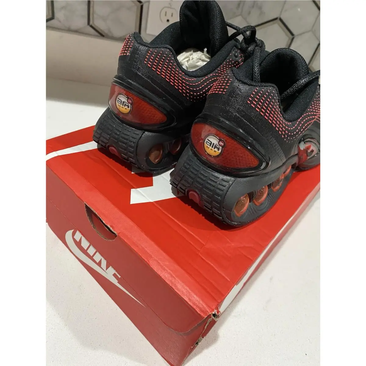 Nike shoes - Black/Bright Crimson 1