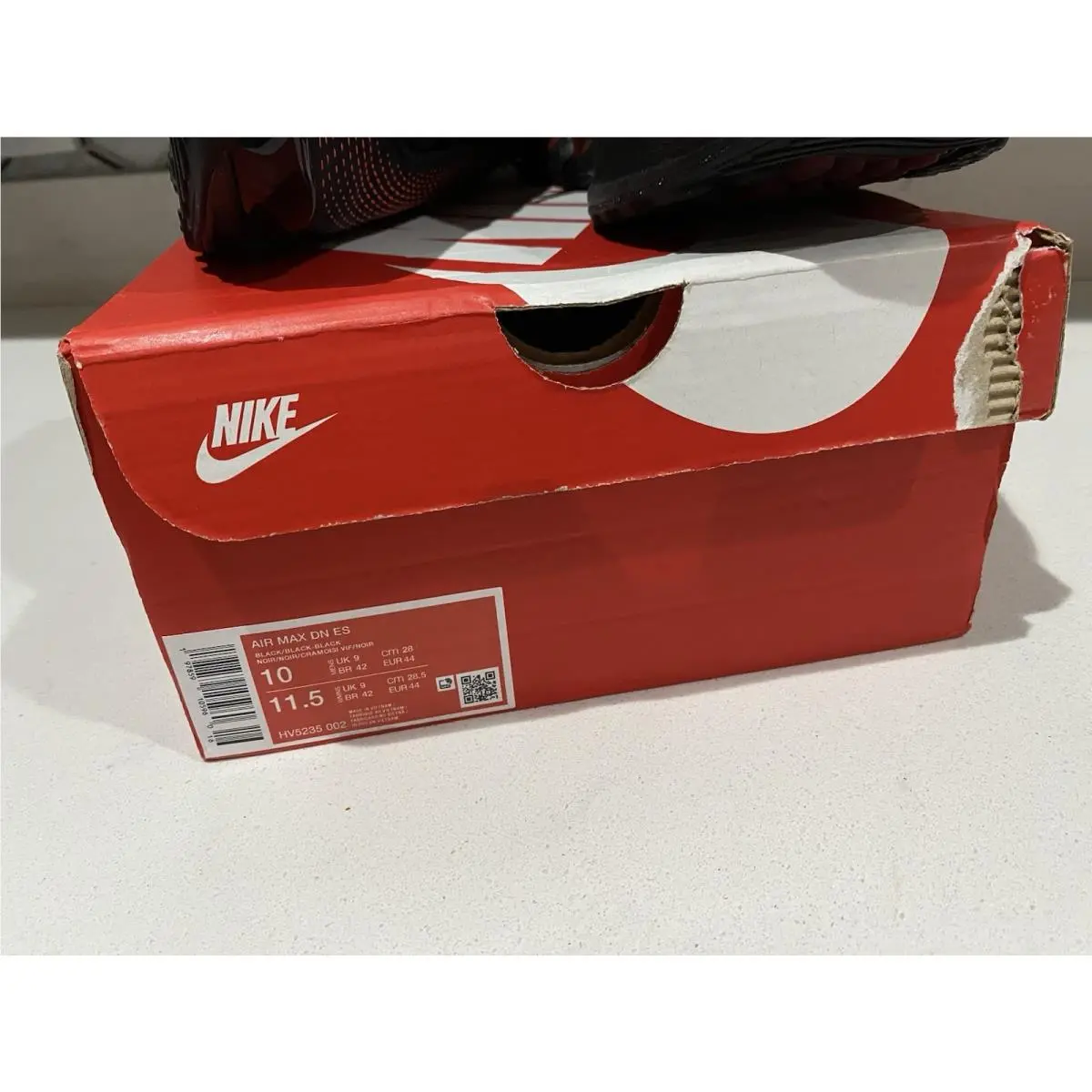 Nike shoes - Black/Bright Crimson 3