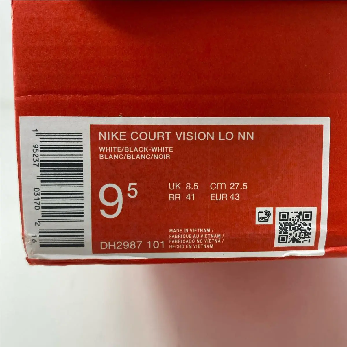 Nike shoes - White/Black (UPC: 0195237031702) 1