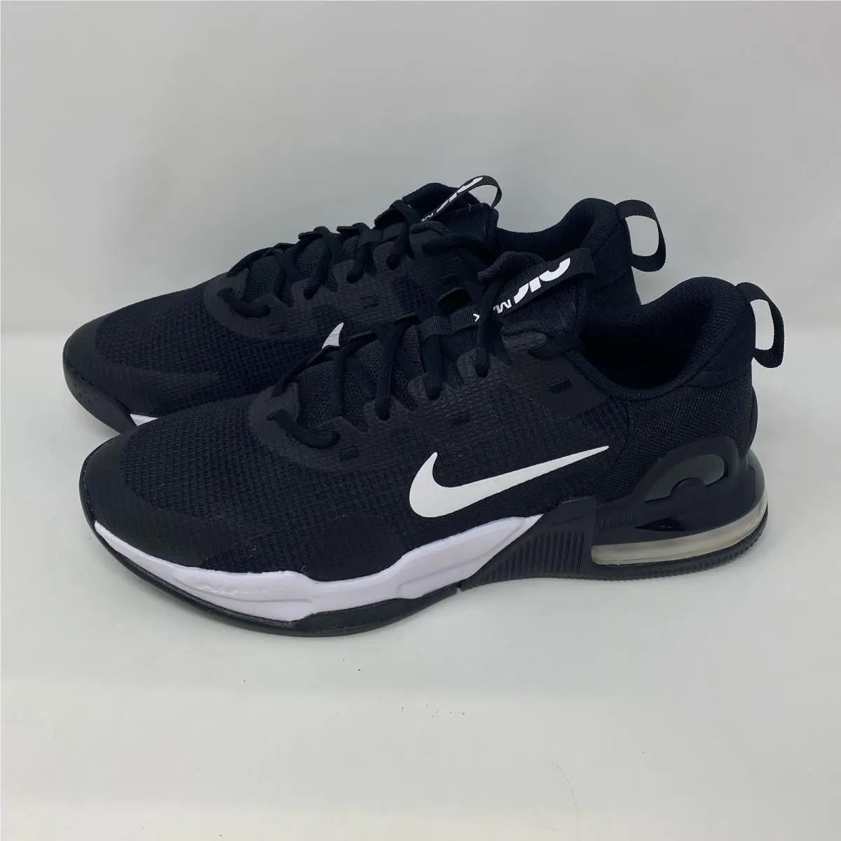 Nike shoes - Black/White (UPC: 0196149183978) 0