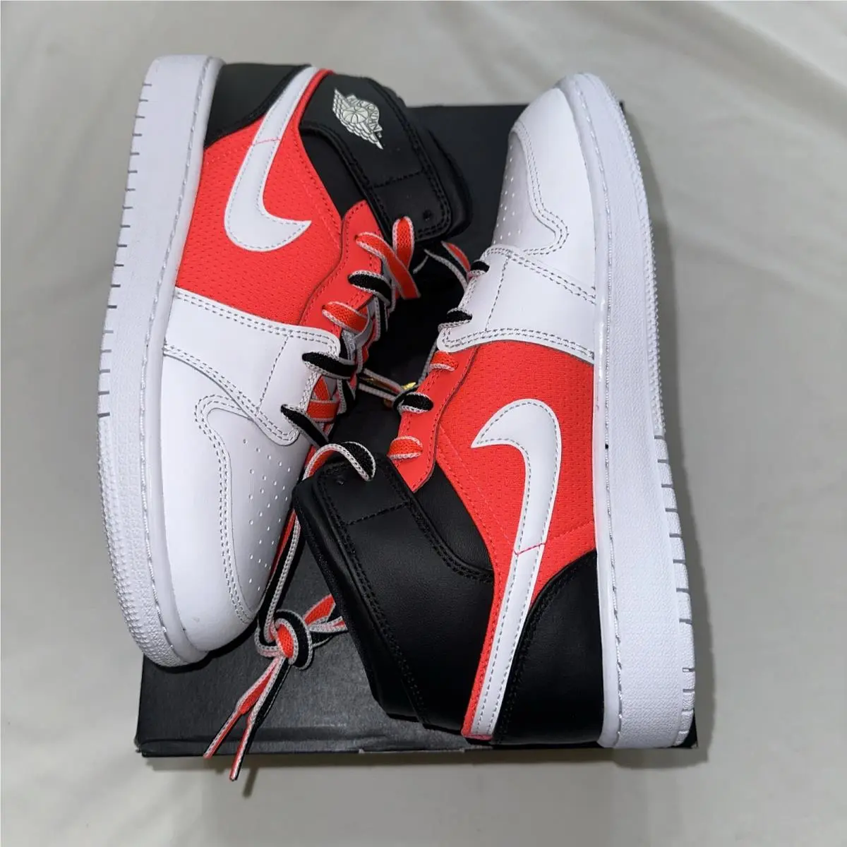 Nike shoes - Air Jordan 1 Mid - Air Mid - White 0
