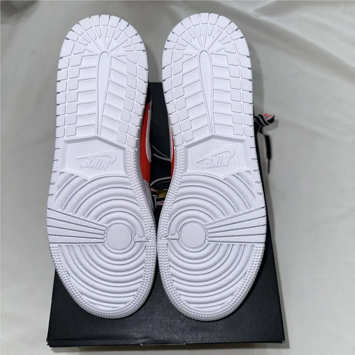 Nike shoes - Air Jordan 1 Mid - Air Mid - White 3