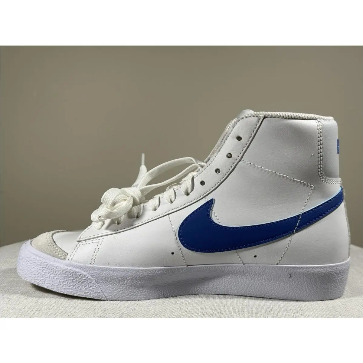 Nike shoes - Nike Essentialist - Essentialist - White (UPC: 193658329286) 0