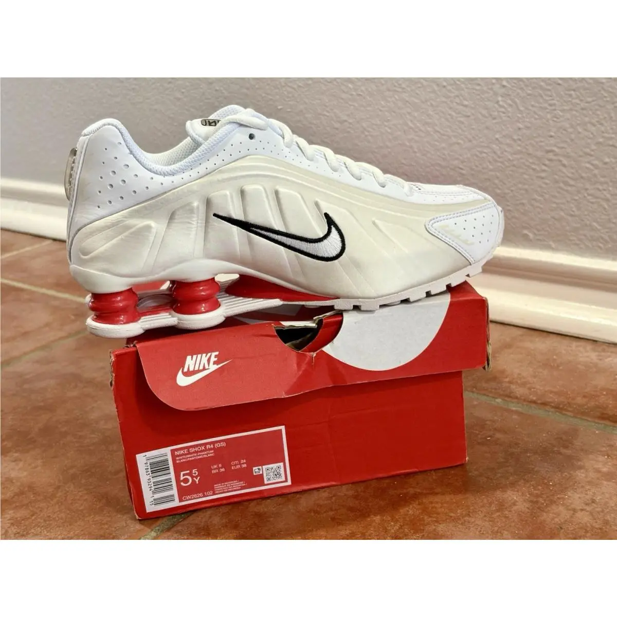 Nike Shox R4 GS CW2626-102 White Phantom Red Shoes Size 5.5Y / 7 Women