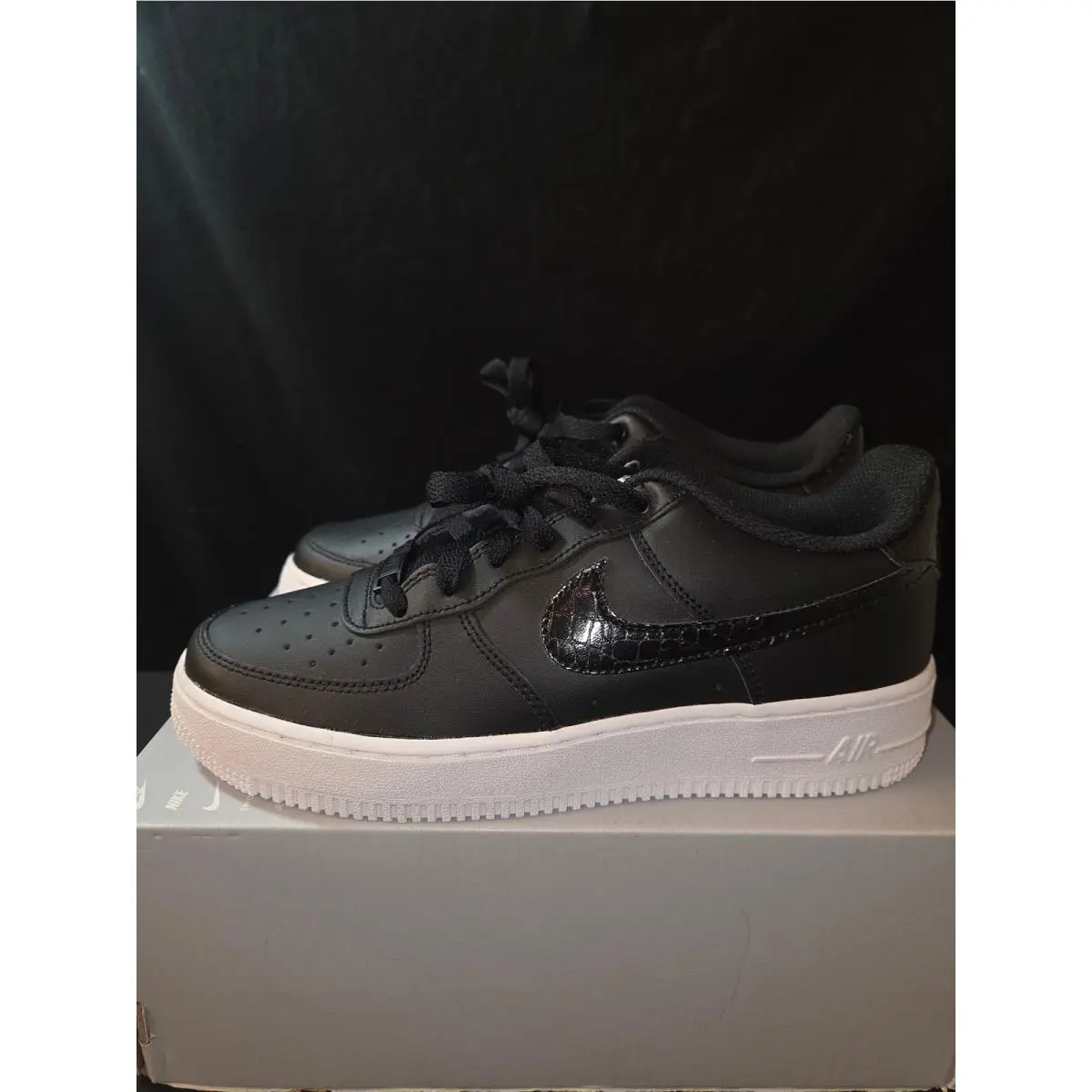Nike shoes - Nike Air Force 1 LV8 - Black 1