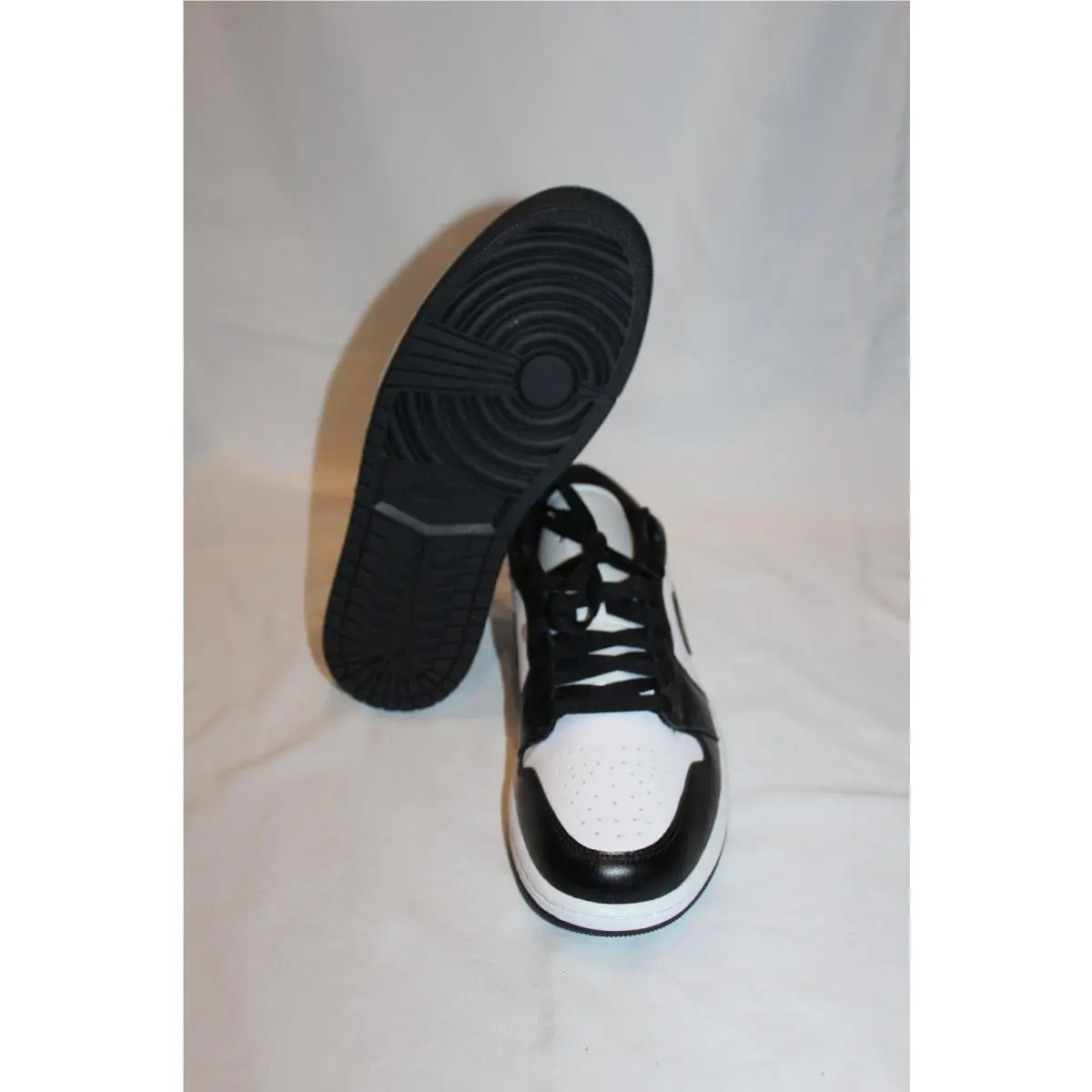 Nike shoes - Nike Air Jordan 1 - Air - Black/ White 4