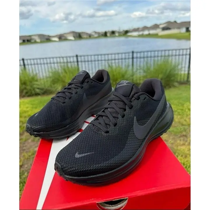 Nike shoes - Nike Revolution - Revolution - Black 1