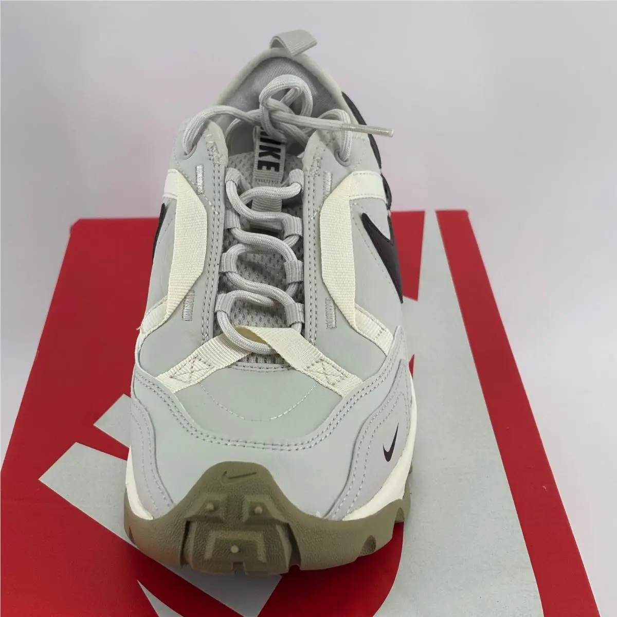 Nike shoes - Nike TC 7900 - Ivory 1