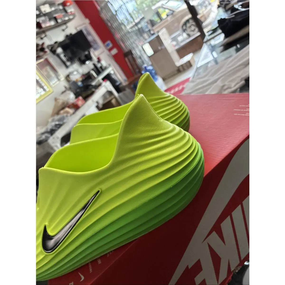 Nike shoes - HV5060 300 - Green Strike/Volt/Black 10