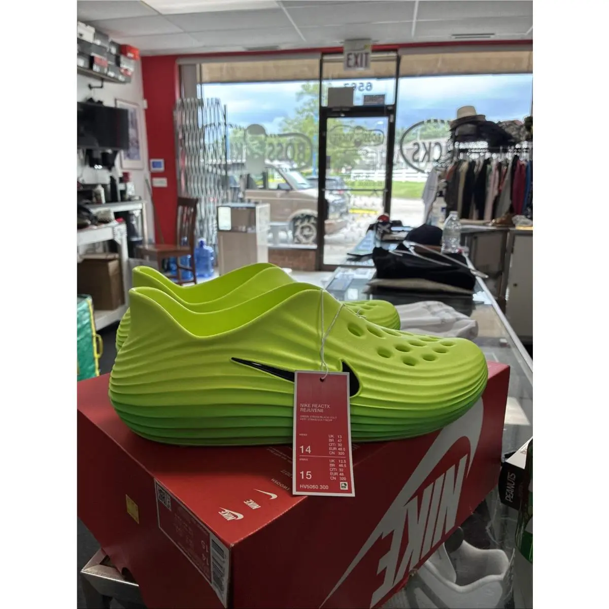 Nike shoes - HV5060 300 - Green Strike/Volt/Black 3