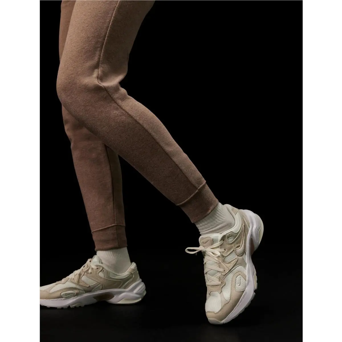 Nike shoes - Ivory (UPC: 197593651457) 0