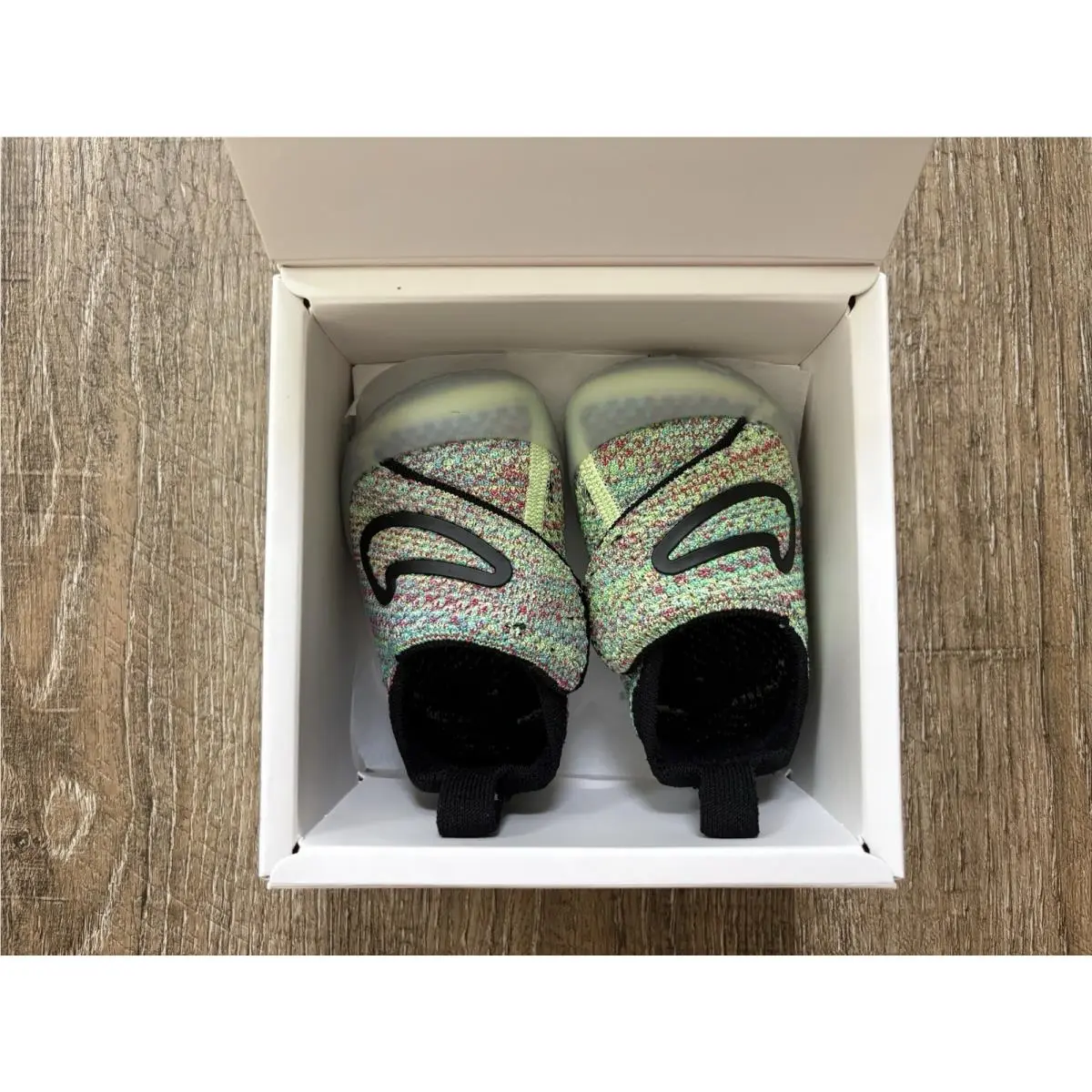 Nike shoes - Green (UPC: 0198483557897) 0