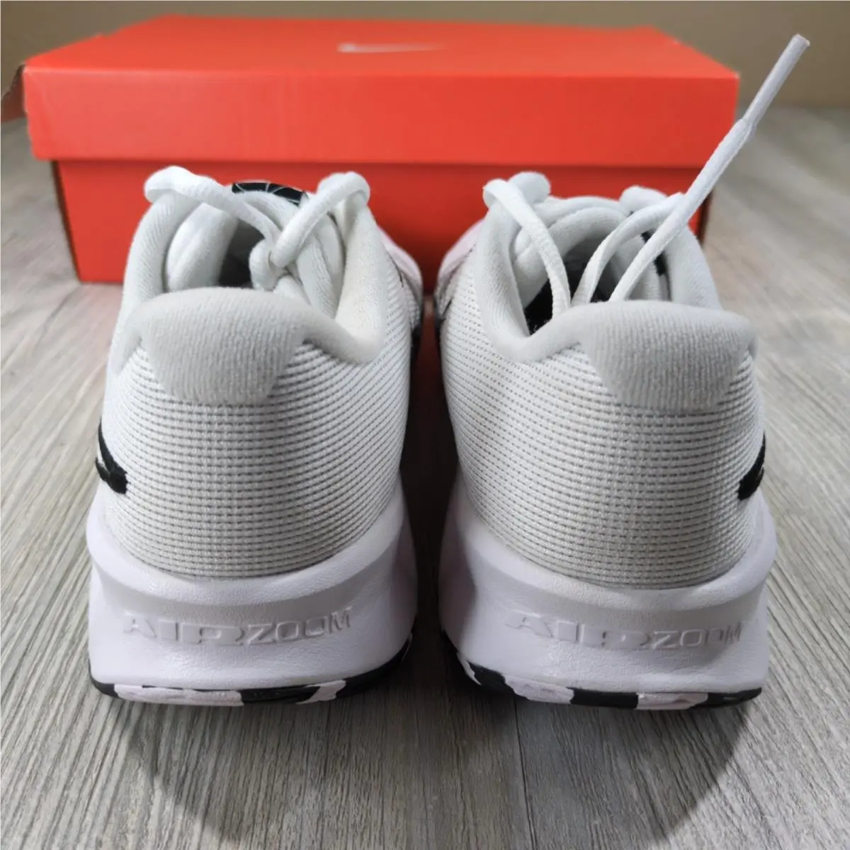 Nike shoes - White 2