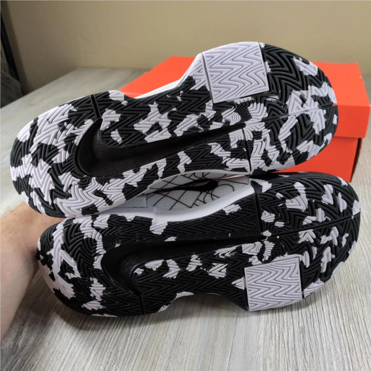 Nike shoes - White 3