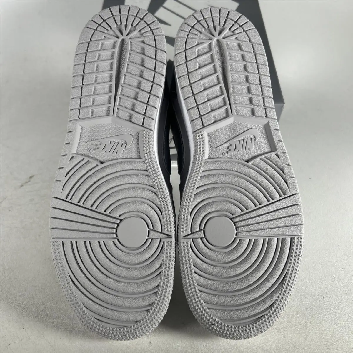 Nike shoes - Air Jordan 1 - Air - Gray 8