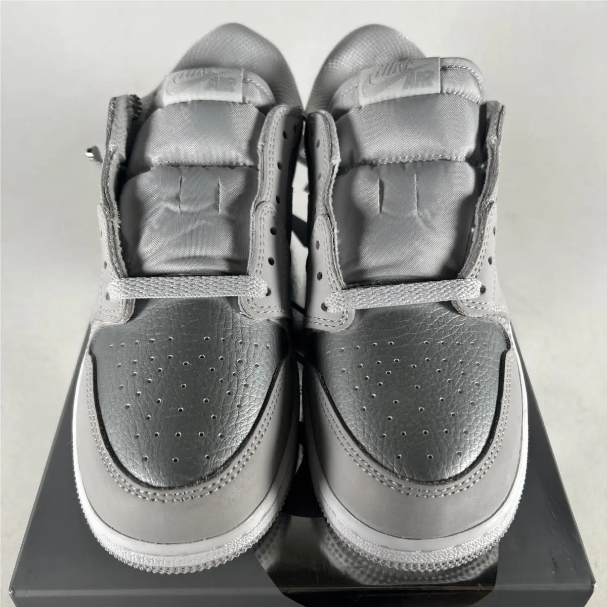 Nike shoes - Air Jordan 1 - Air - Gray 1