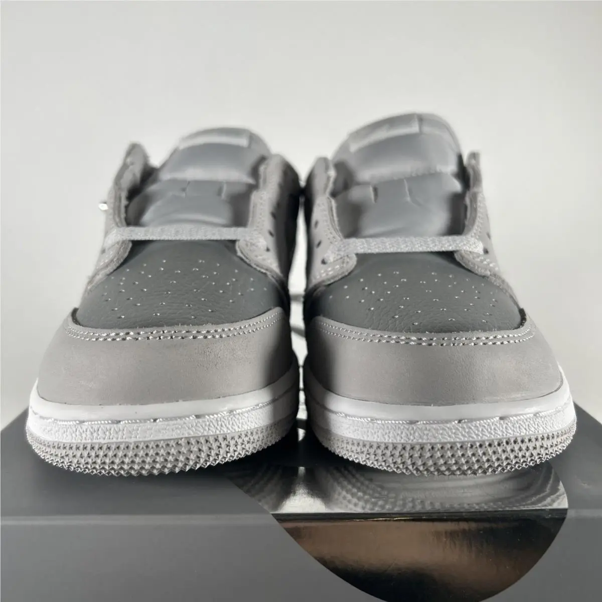 Nike shoes - Air Jordan 1 - Air - Gray 2