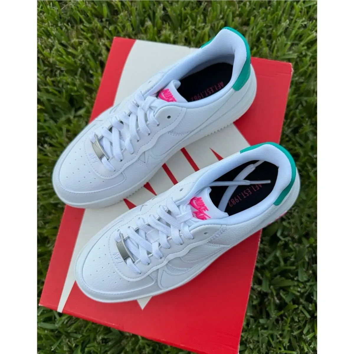 Nike shoes - Nike Essentialist - Essentialist - WHITE / GREEN 1
