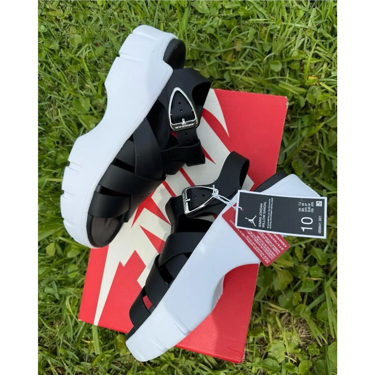 Nike shoes - Nike Essentialist - Essentialist - BLACK / WHITE 1