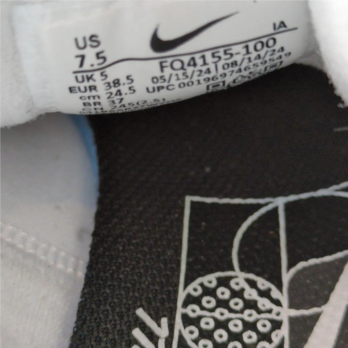 Nike shoes - White 4
