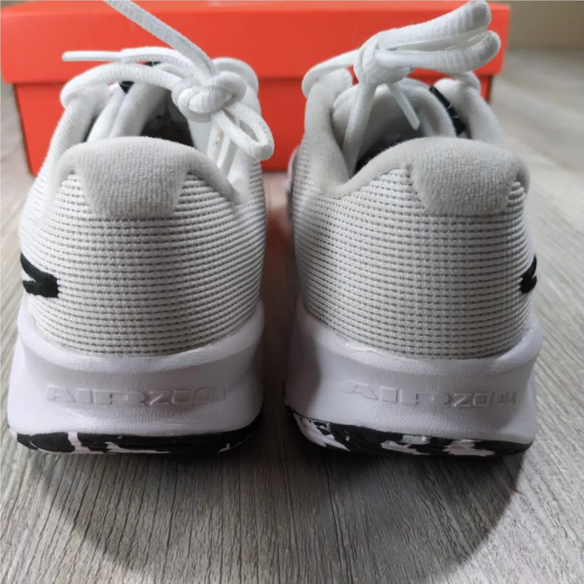 Nike shoes - White 2