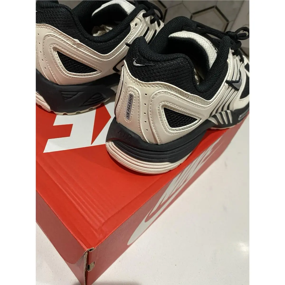Nike shoes - Pale Ivory/MEtallic Silver 1