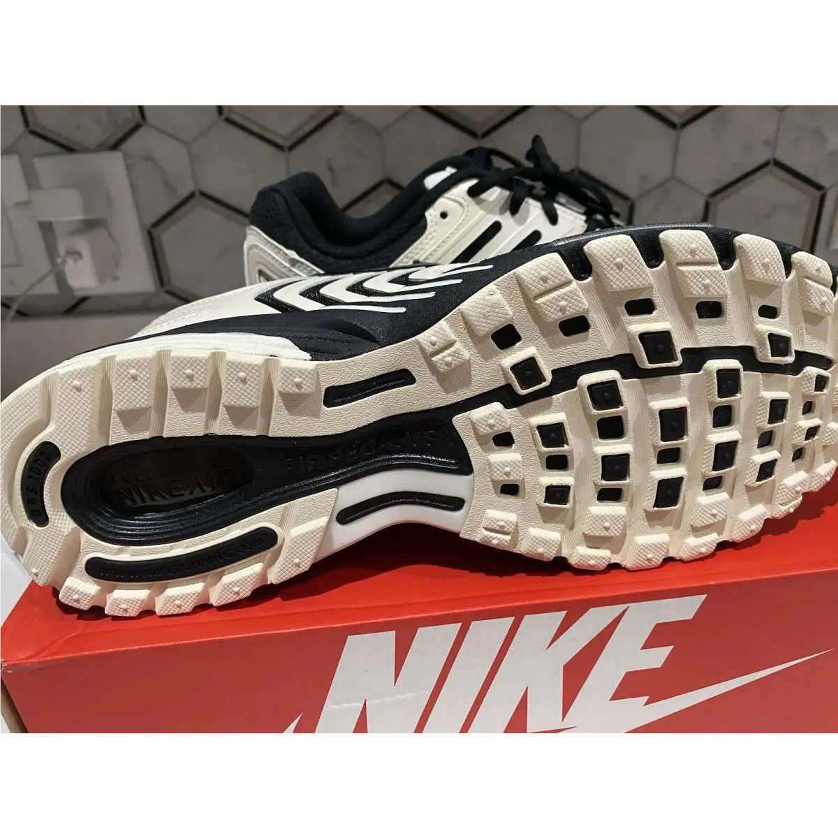 Nike shoes - Pale Ivory/MEtallic Silver 2