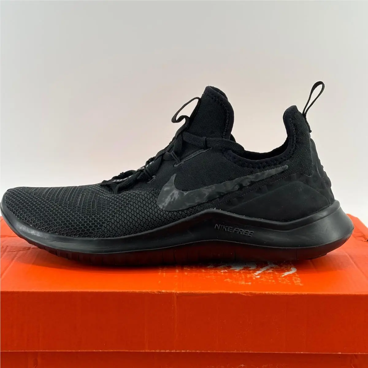 Nike Free TR 8 Women Size 8 Black Training Shoes 942888-002 Gym Workout Sneakers